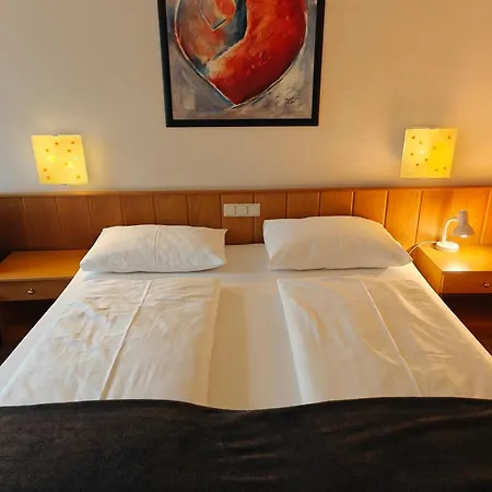 Stadthotel 3*